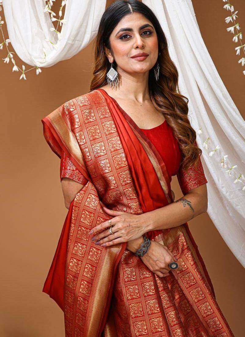 red silk blend solid with zari woven border sarees