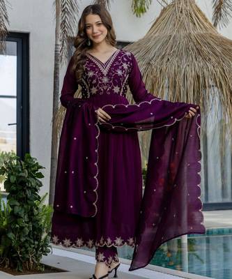 Deep wine purple vichitra silk blend embroidered kurta pant dupatta set 3