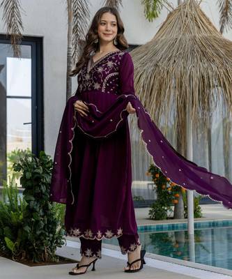 Deep wine purple vichitra silk blend embroidered kurta pant dupatta set 4