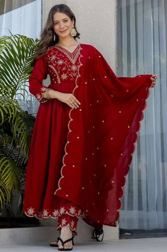 Ruby red vichitra silk blend embroidered kurta pant dupatta set