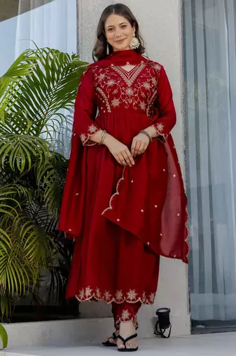 Ruby red vichitra silk blend embroidered kurta pant dupatta set