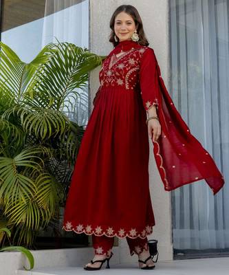 Ruby red vichitra silk blend embroidered kurta pant dupatta set 3