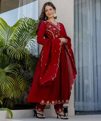 Ruby red vichitra silk blend embroidered kurta pant dupatta set 4