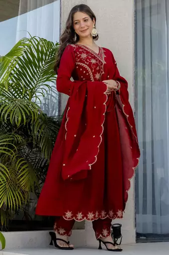 Ruby red vichitra silk blend embroidered kurta pant dupatta set