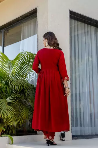 Ruby red vichitra silk blend embroidered kurta pant dupatta set