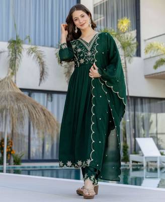 Emerald green vichitra silk blend embroidered kurta pant dupatta set 1