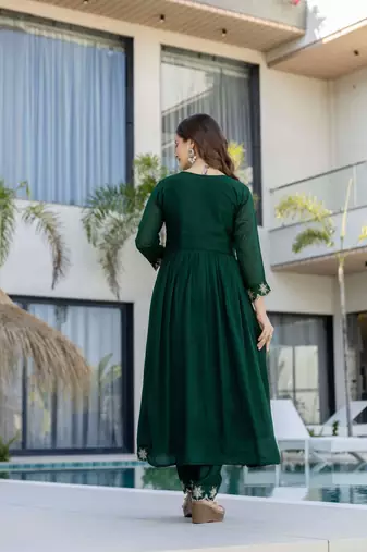 Emerald green vichitra silk blend embroidered kurta pant dupatta set