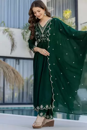 Emerald green vichitra silk blend embroidered kurta pant dupatta set