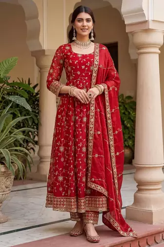 Red silk blend embroidered gown set