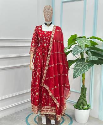 Red silk blend embroidered gown set 2