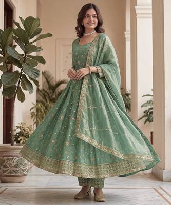 Green silk blend embroidered gown set 3