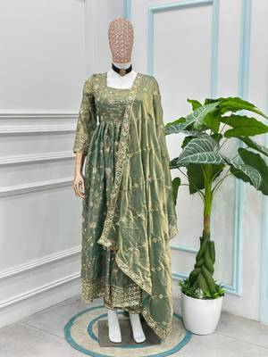 Green silk blend embroidered gown set 4