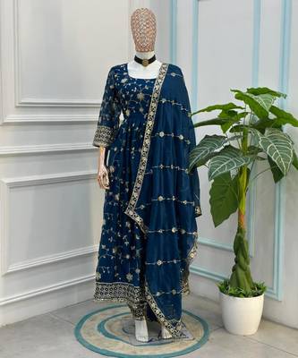Navy-blue silk blend embroidered gown set 3