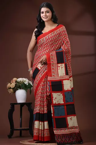 Red & black  malmal cotton saree with contrast border & geometric pallu