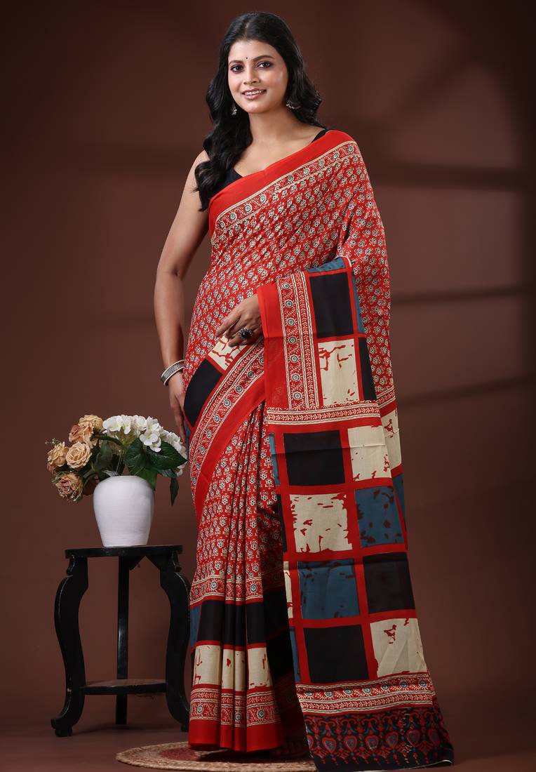 Red & black  malmal cotton saree with contrast border & geometric pallu