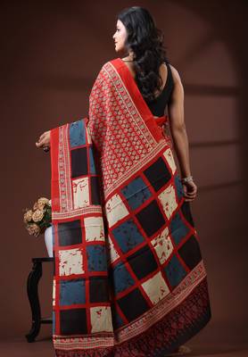 Red & black  malmal cotton saree with contrast border & geometric pallu 3