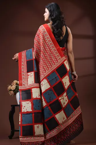 Red & black  malmal cotton saree with contrast border & geometric pallu