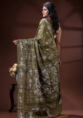 Olive green silk blend kantha saree with intricate white floral nakshi & scalloped pallu 3