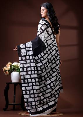 Monochrome abstract grid malmal cotton saree with bold black & white batik-style prints 3