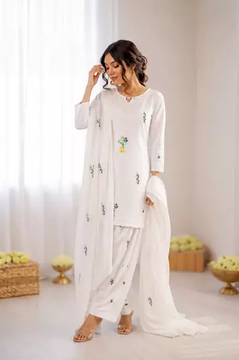 Off white  chanderi silk thread work salwar suit