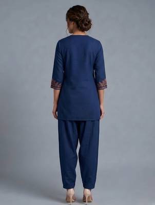 Blue embroidered rayon kurta set 2