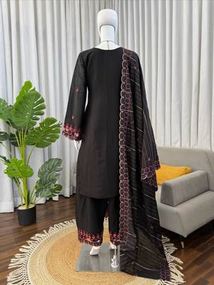 Black  chanderi silk thread work salwar suit 4