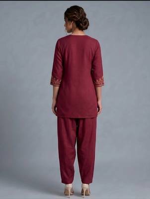 Maroon embroidered rayon kurta set 4