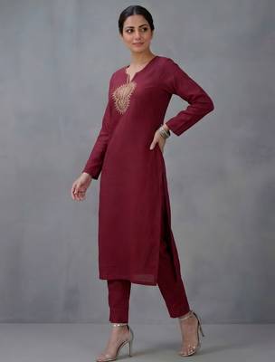 Maroon embroidered rayon kurta set 3