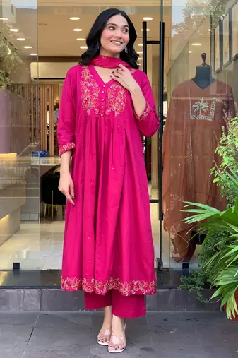 Rani pink chanderi silk blend embroidered kurta pant dupatta set