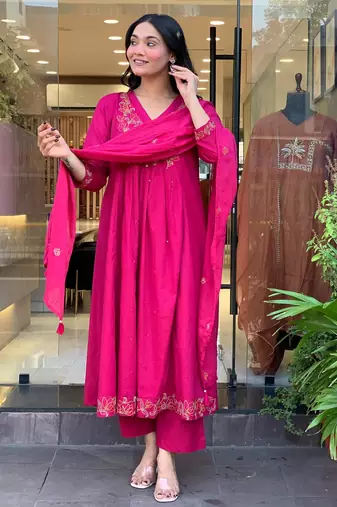 Rani pink chanderi silk blend embroidered kurta pant dupatta set