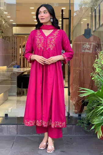 Rani pink chanderi silk blend embroidered kurta pant dupatta set