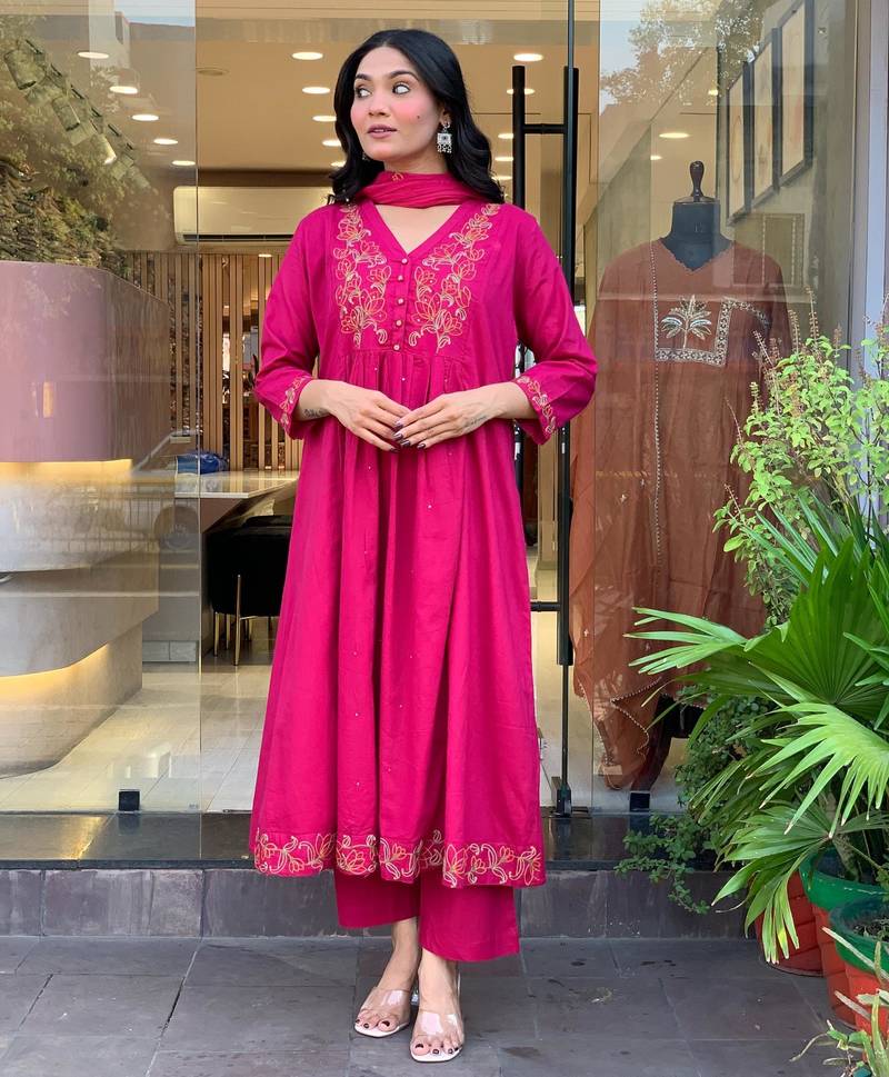 Rani pink chanderi silk blend embroidered kurta pant dupatta set