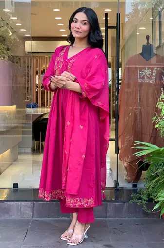 Rani pink chanderi silk blend embroidered kurta pant dupatta set