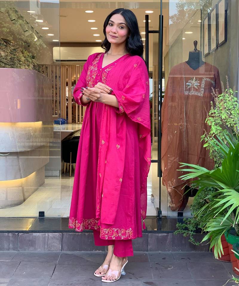 Rani pink chanderi silk blend embroidered kurta pant dupatta set