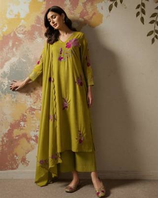 Mustard green chanderi silk blend embroidered kurta pant dupatta set 2