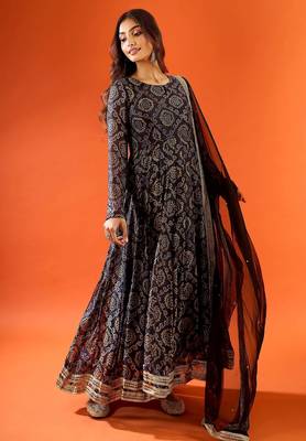 Women's black printed anarkali set with dupatta 3
