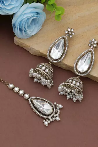 White color kundan earrings tikka set