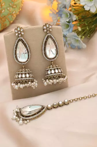 White color kundan earrings tikka set