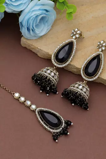 Black color kundan earrings tikka set