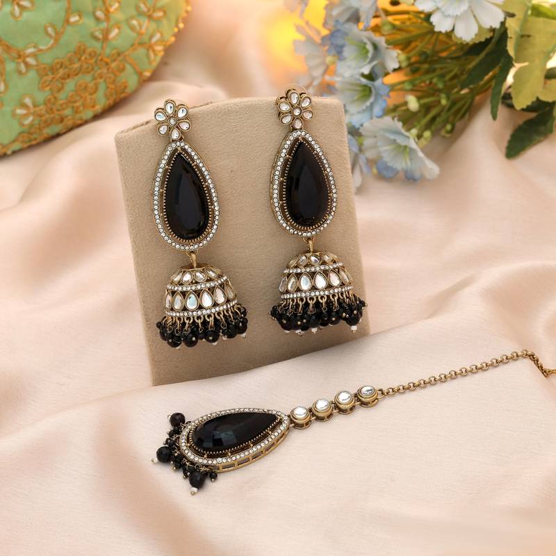 Black color kundan earrings tikka set