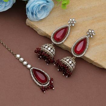 Maroon color kundan earrings tikka set 1