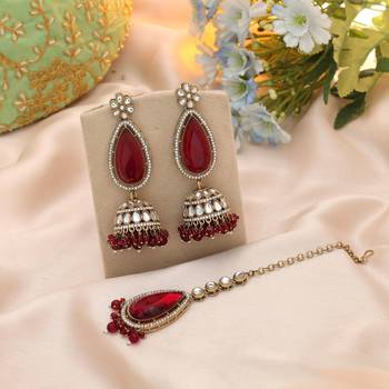 Maroon color kundan earrings tikka set 2