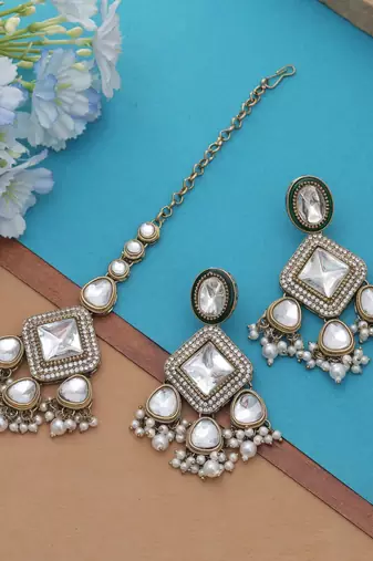 White color kundan earrings tikka set