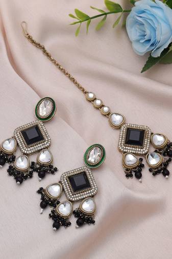 Black color kundan earrings tikka set