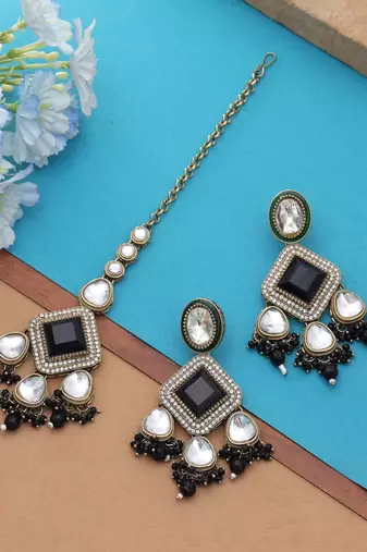 Black color kundan earrings tikka set