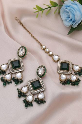 Green color kundan earrings tikka set