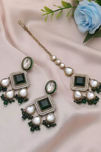 Green color kundan earrings tikka set