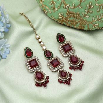 Maroon color kundan earrings tikka set 2