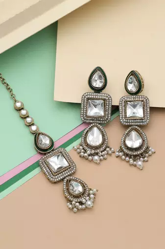 White color kundan earrings tikka set