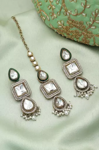 White color kundan earrings tikka set
